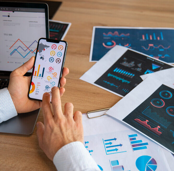 oficinistas-que-usan-graficos-finanzas